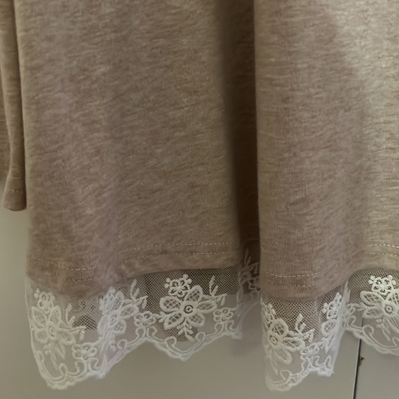 Oatmeal tunic with lace hem - Picture 2 of 5